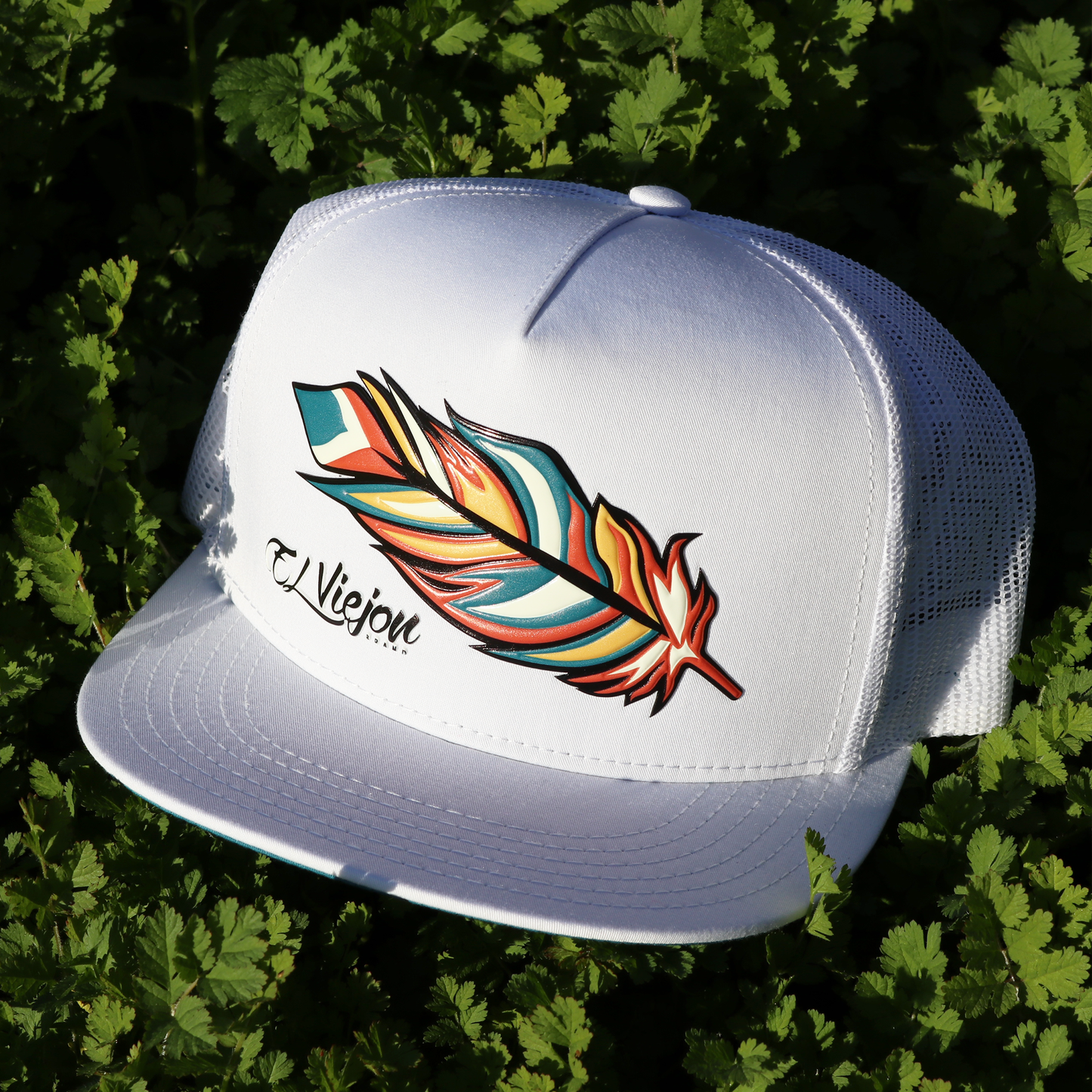 Pluma White flat visor hat / gorra de visera plana