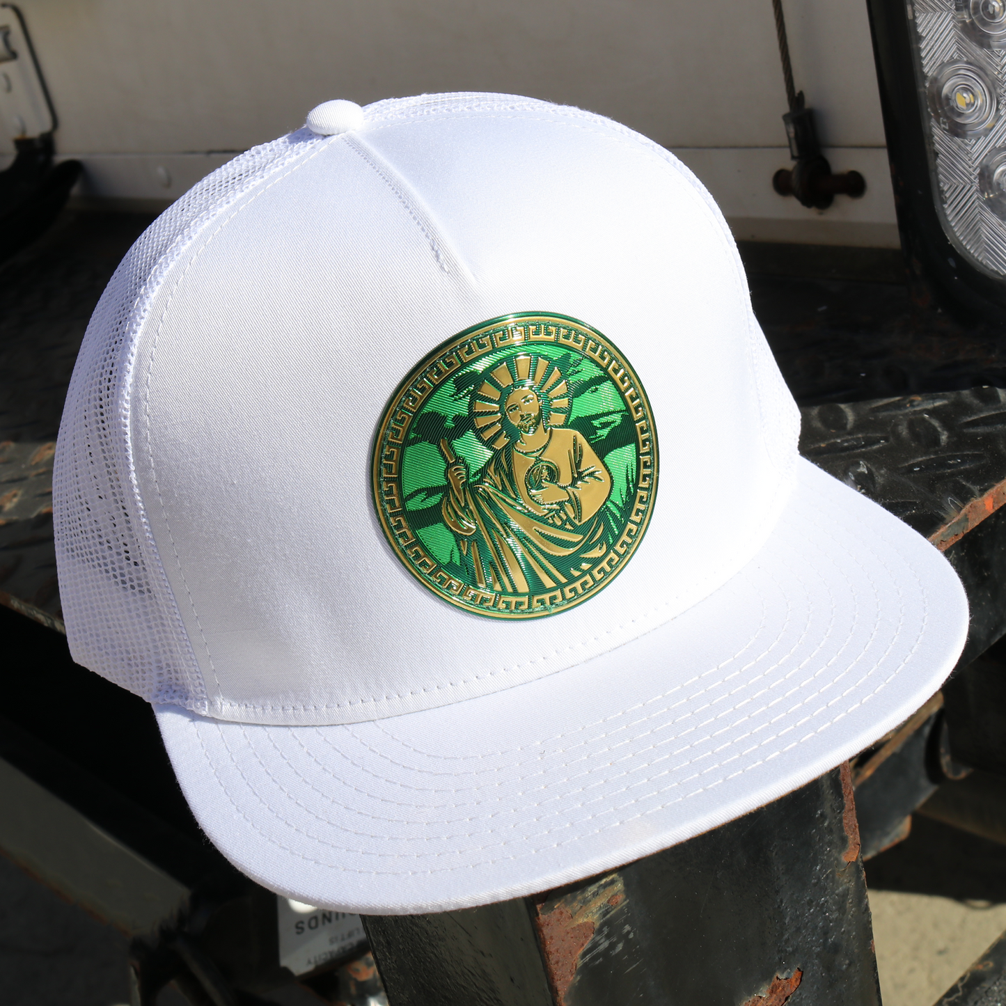 San Judas White flat visor hat / gorra de visera plana