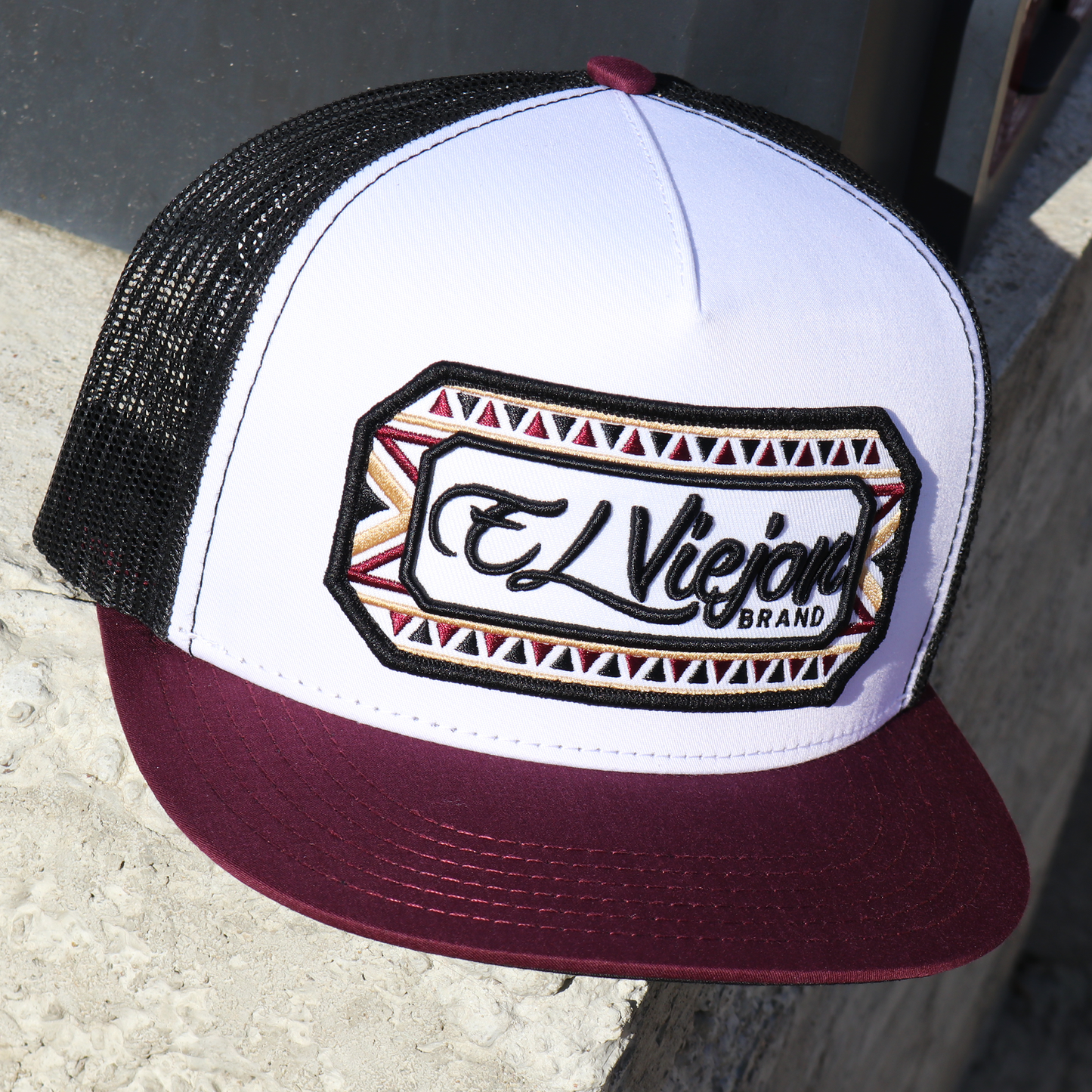 Azteca Plum/White/Black flat visor hat / gorra de visera plana