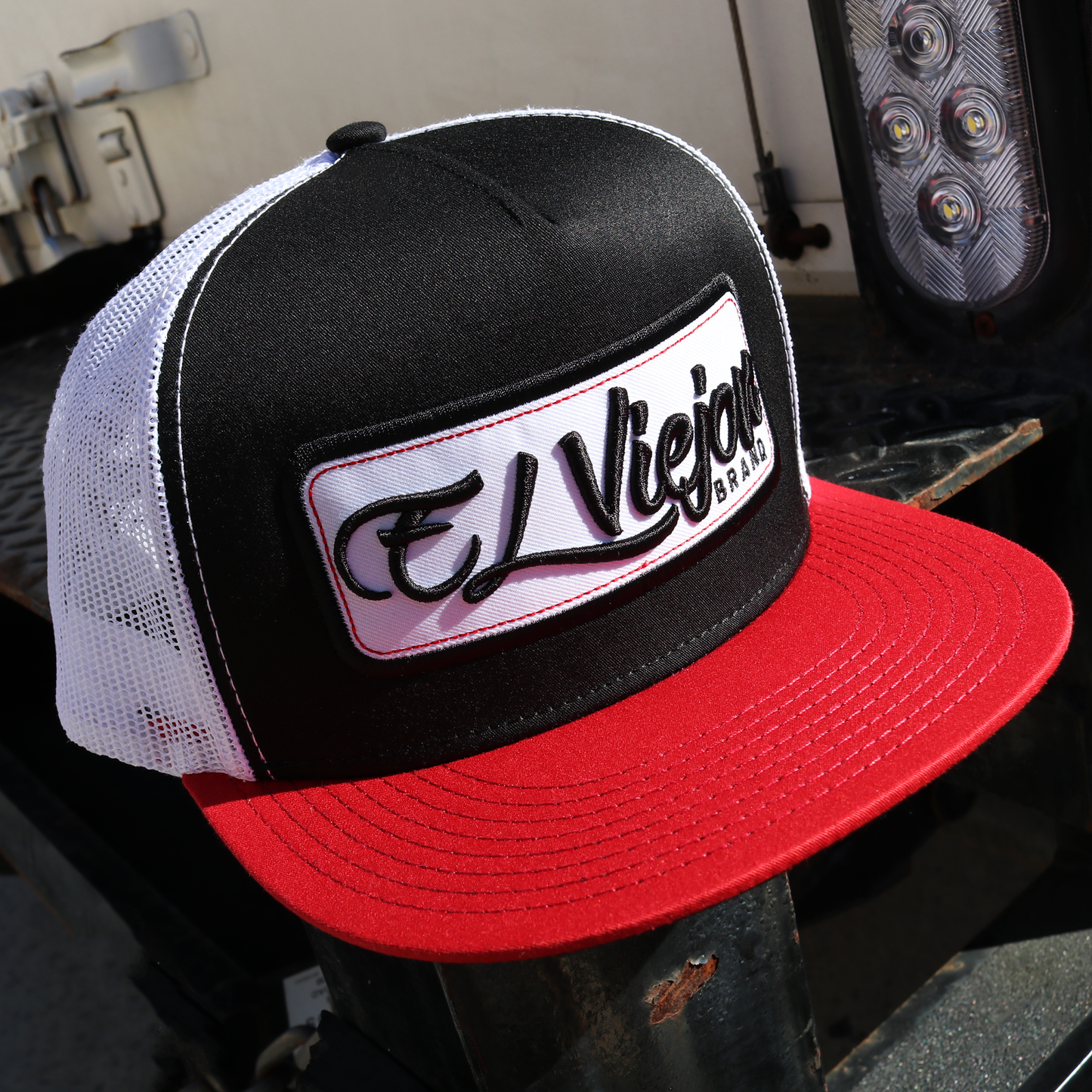 EVPatch Red/Black/White flat visor hat / gorra de visera plana