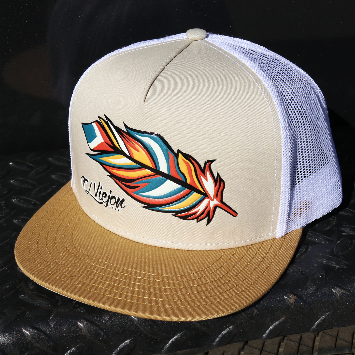Pluma Gold/Tope/White flat visor hat / gorra de visera plana