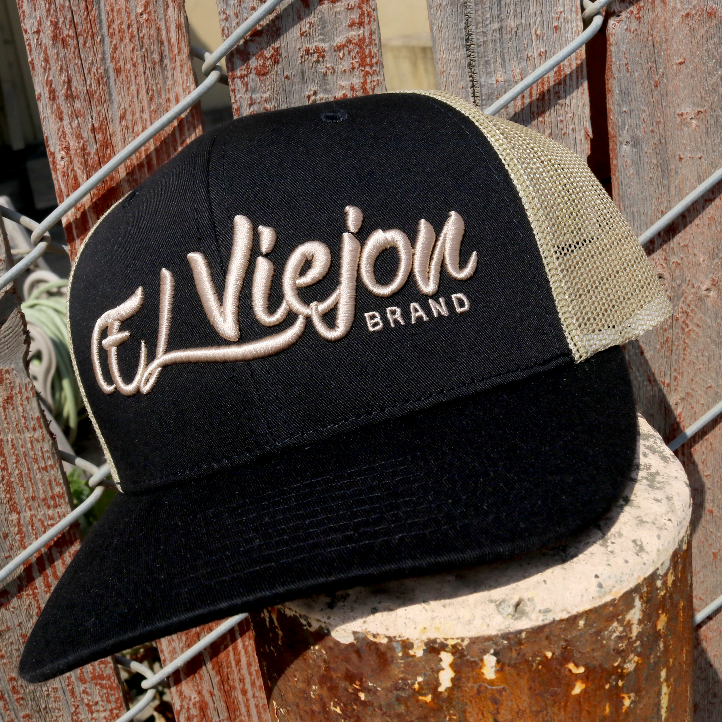 La Original Black/Tan classic visor hat / gorra de visera clasica