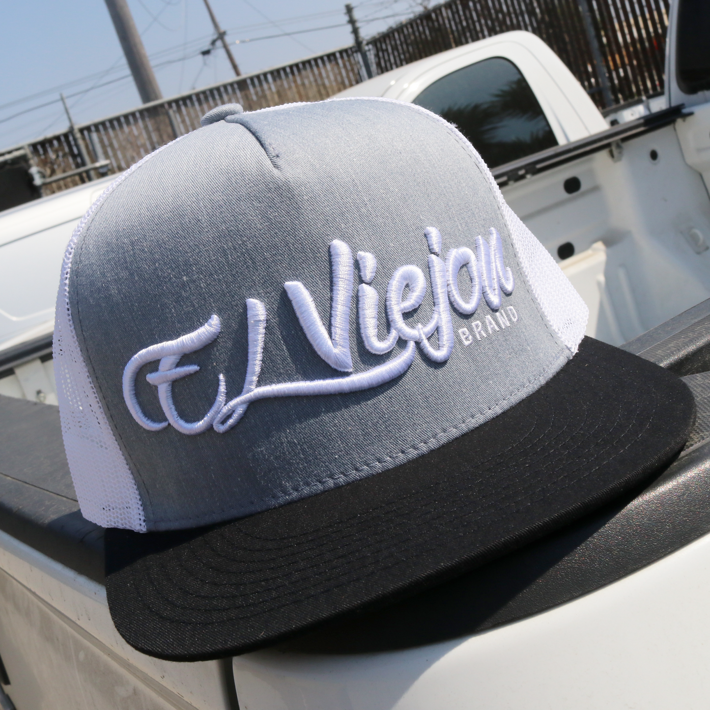 La Original Black/Heather/White flat visor hat / gorra de visera plana