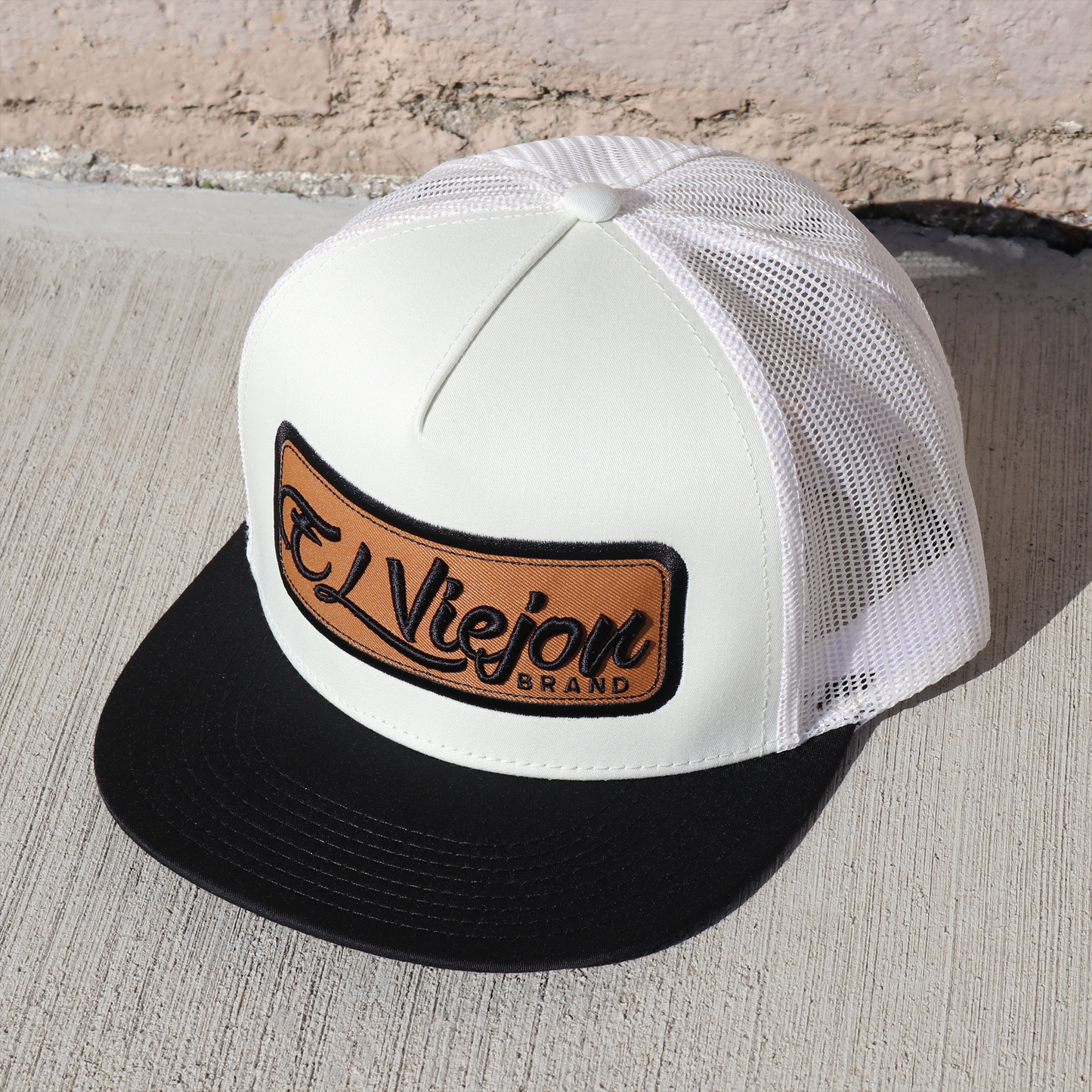 EVPatch Black/Ivory flat visor hat / gorra de visera plana