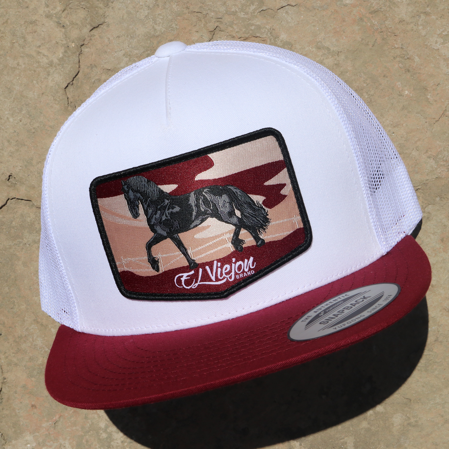 Frison Maroon/White/White flat visor hat / gorra de visera plana