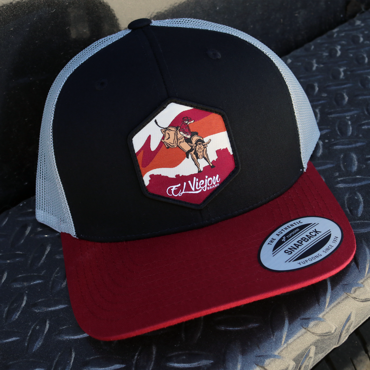 Jinete Maroon/Black/Grey classic visor hat / gorra de visera clasica