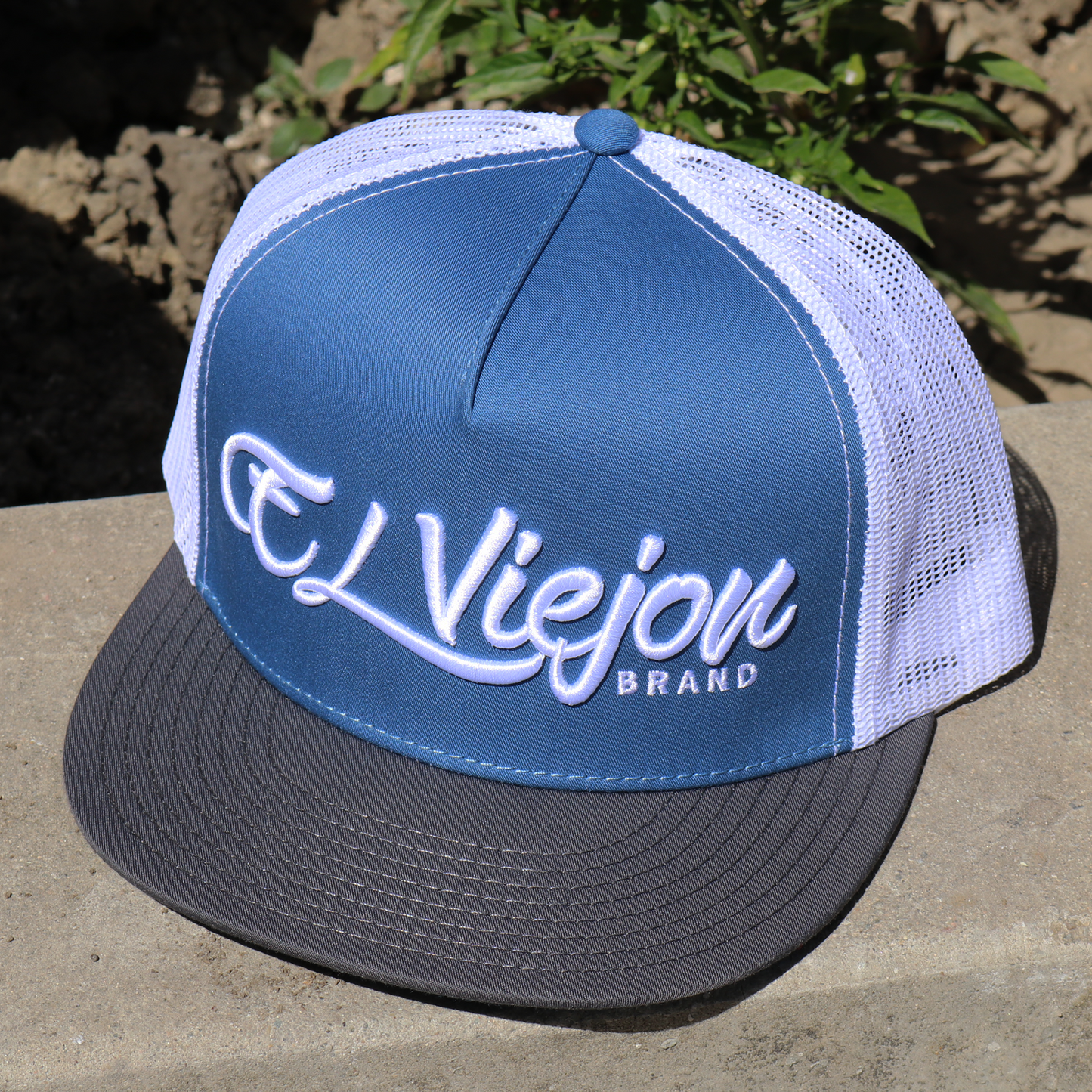 La Original Charcoal/Indigo/White flat visor hat / gorra de visera plana