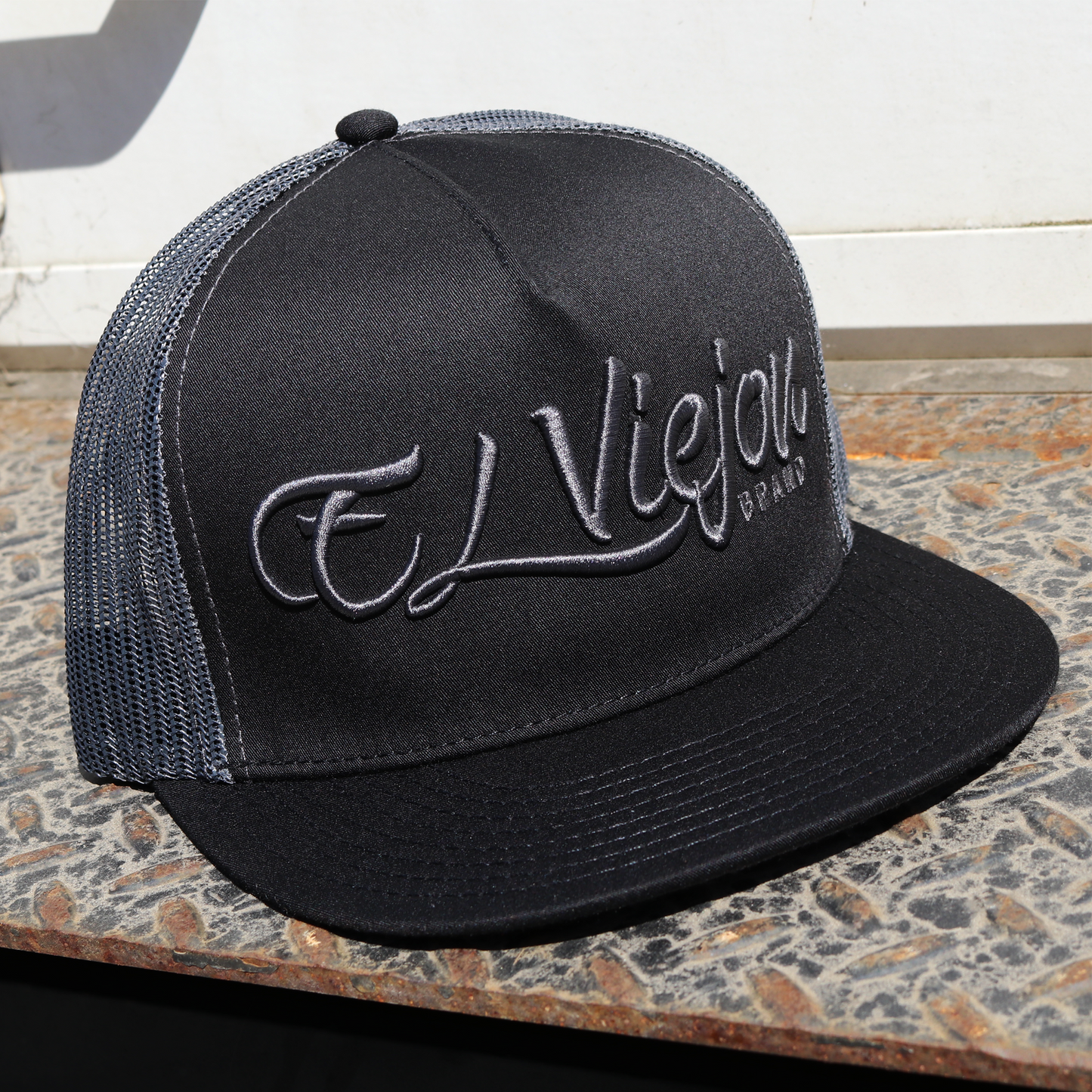 La Original Black/Charcoal flat visor hat / gorra de visera plana