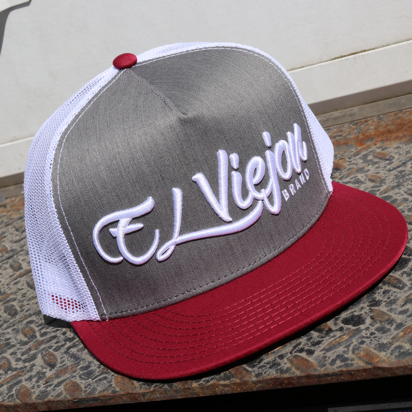 La Original Maroon/Heather/White flat visor hat / gorra de visera plana