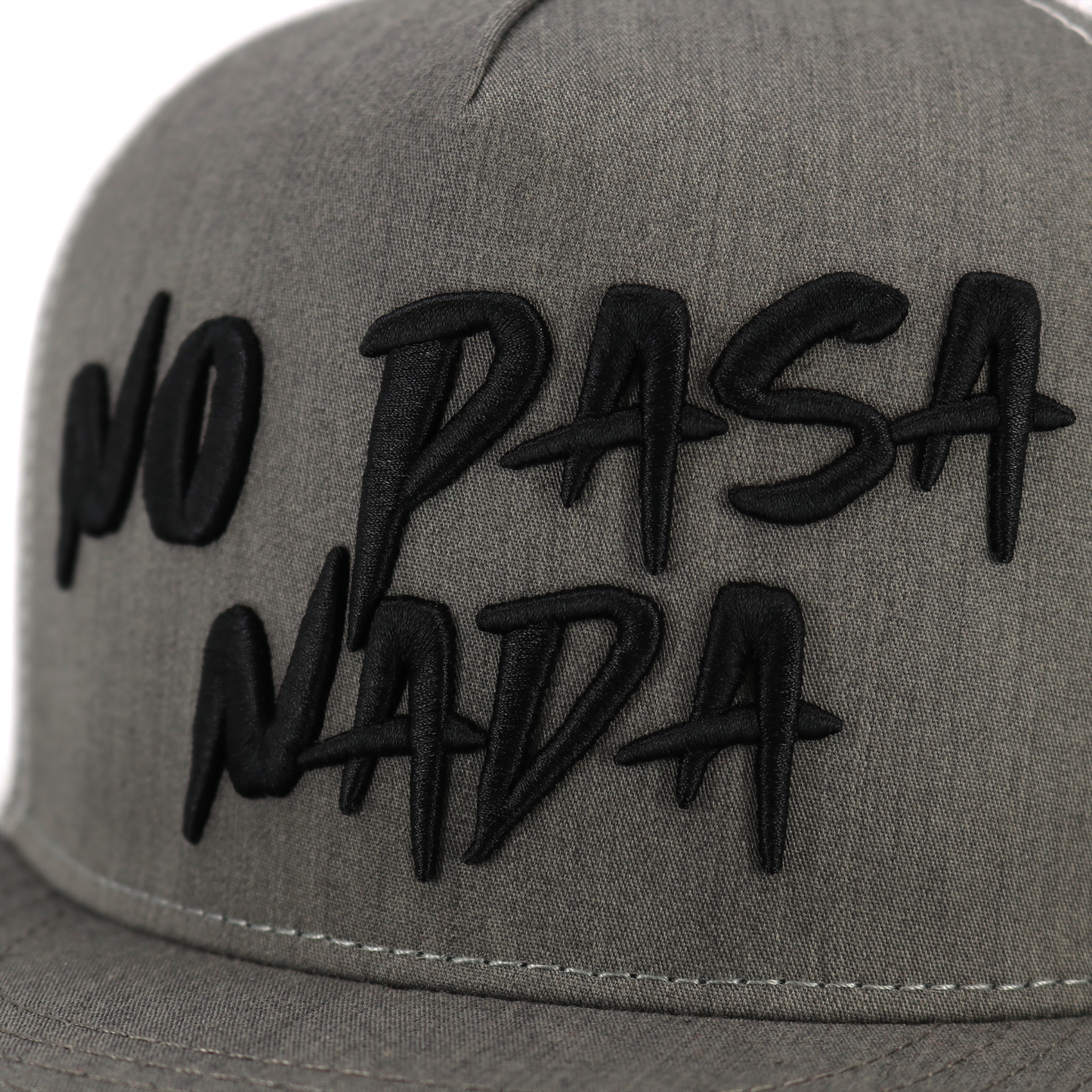 No Pasa Nada Heather/White flat visor hat / gorra de visera plana