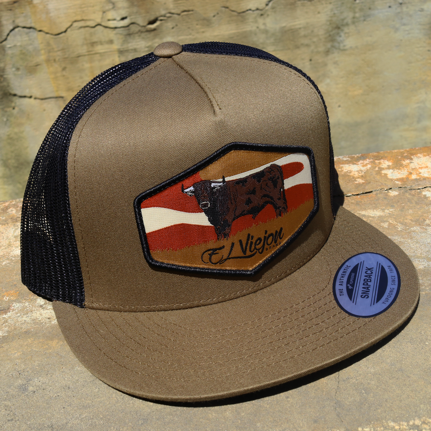 Semental Coyote/Black flat visor hat / gorra de visera plana