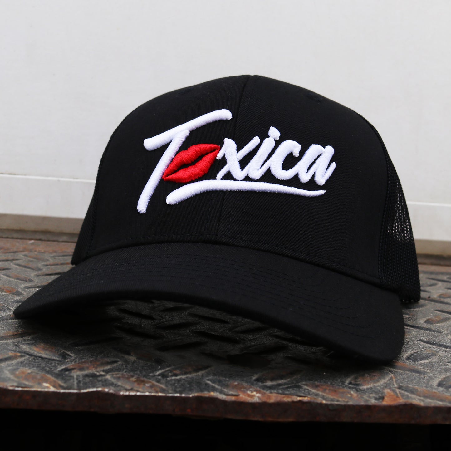 Toxica Black classic visor hat / gorra de visera clasica