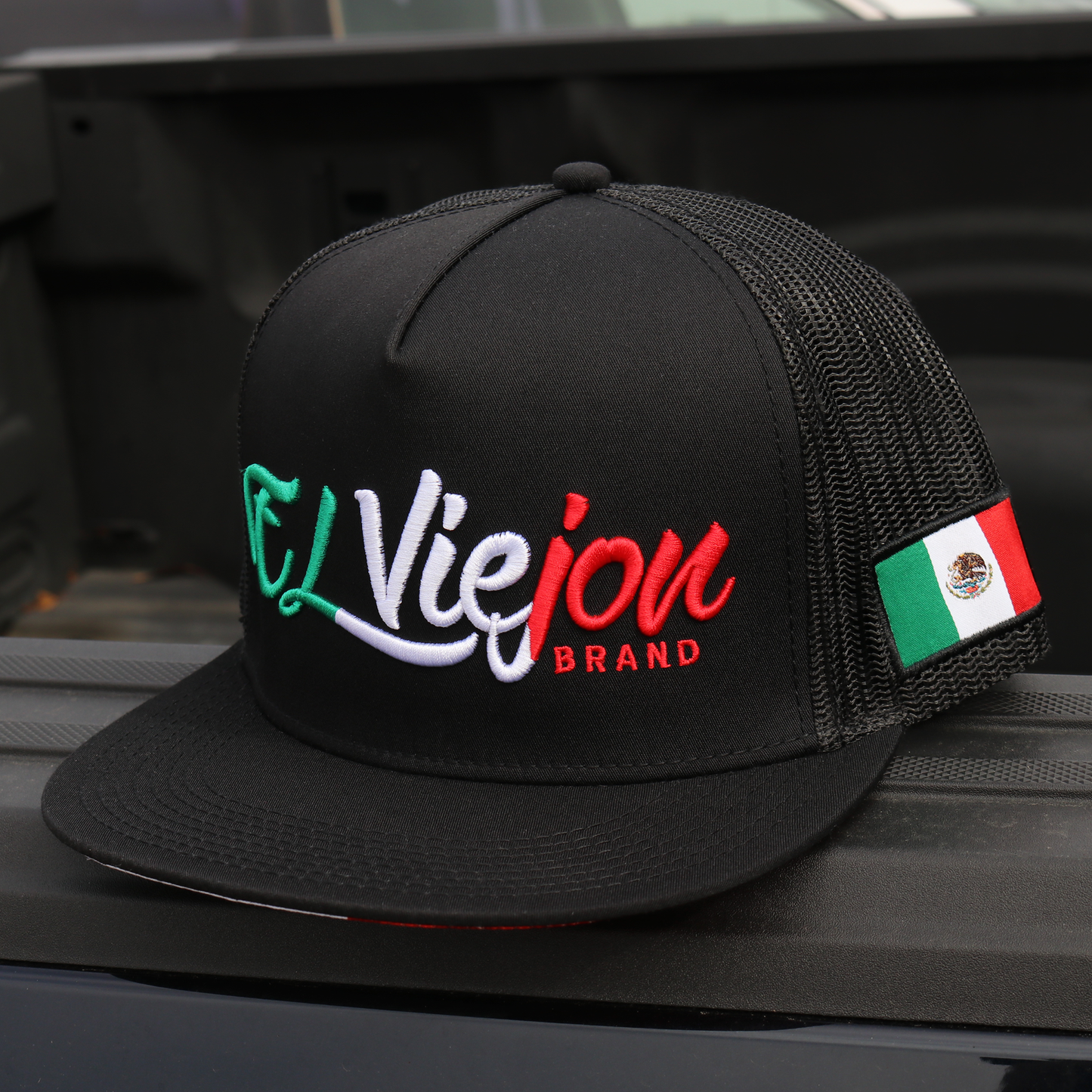 Tri Color Black flat visor hat / gorra de visera plana