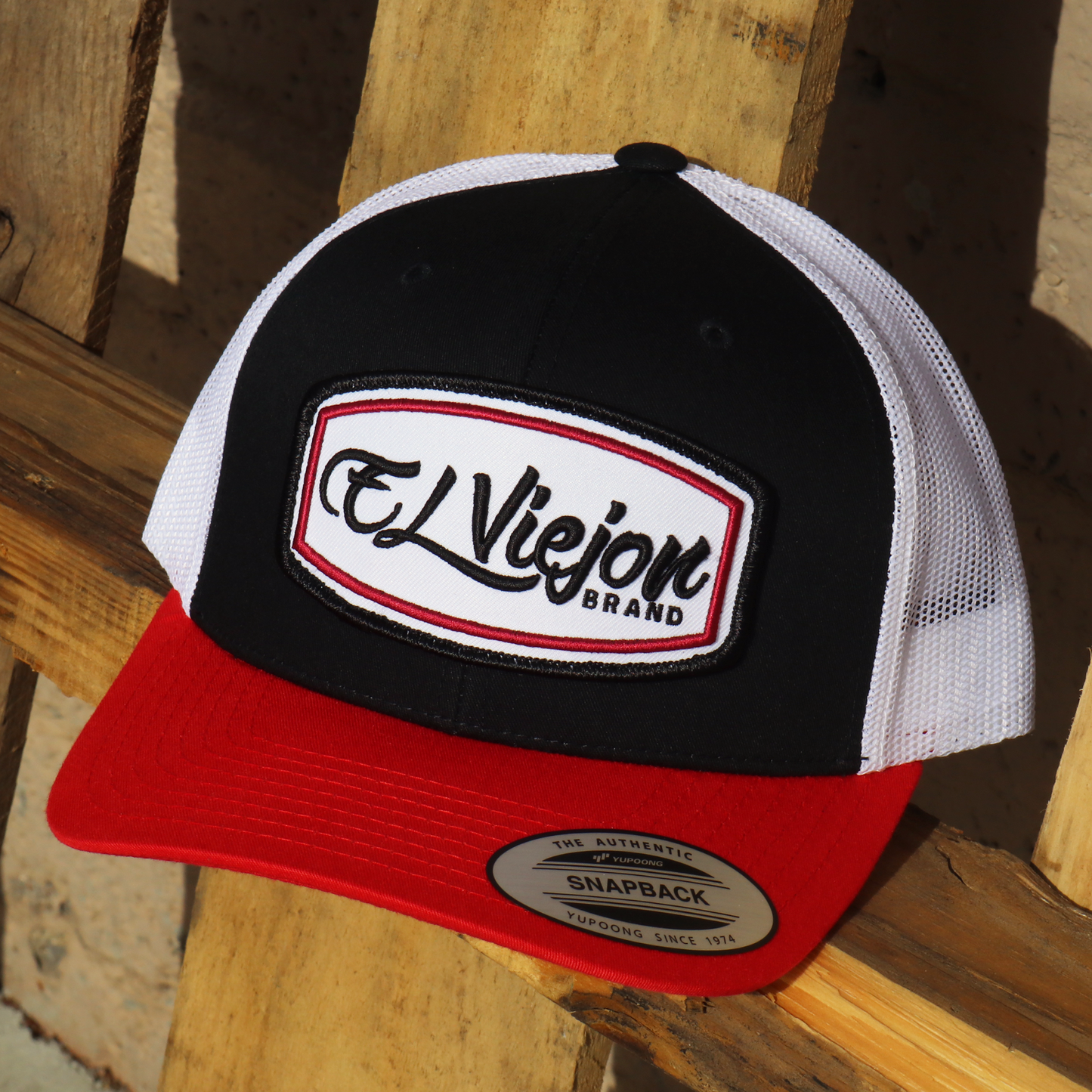 Ultra Red/Black/White classic visor hat / gorra de visera clasica