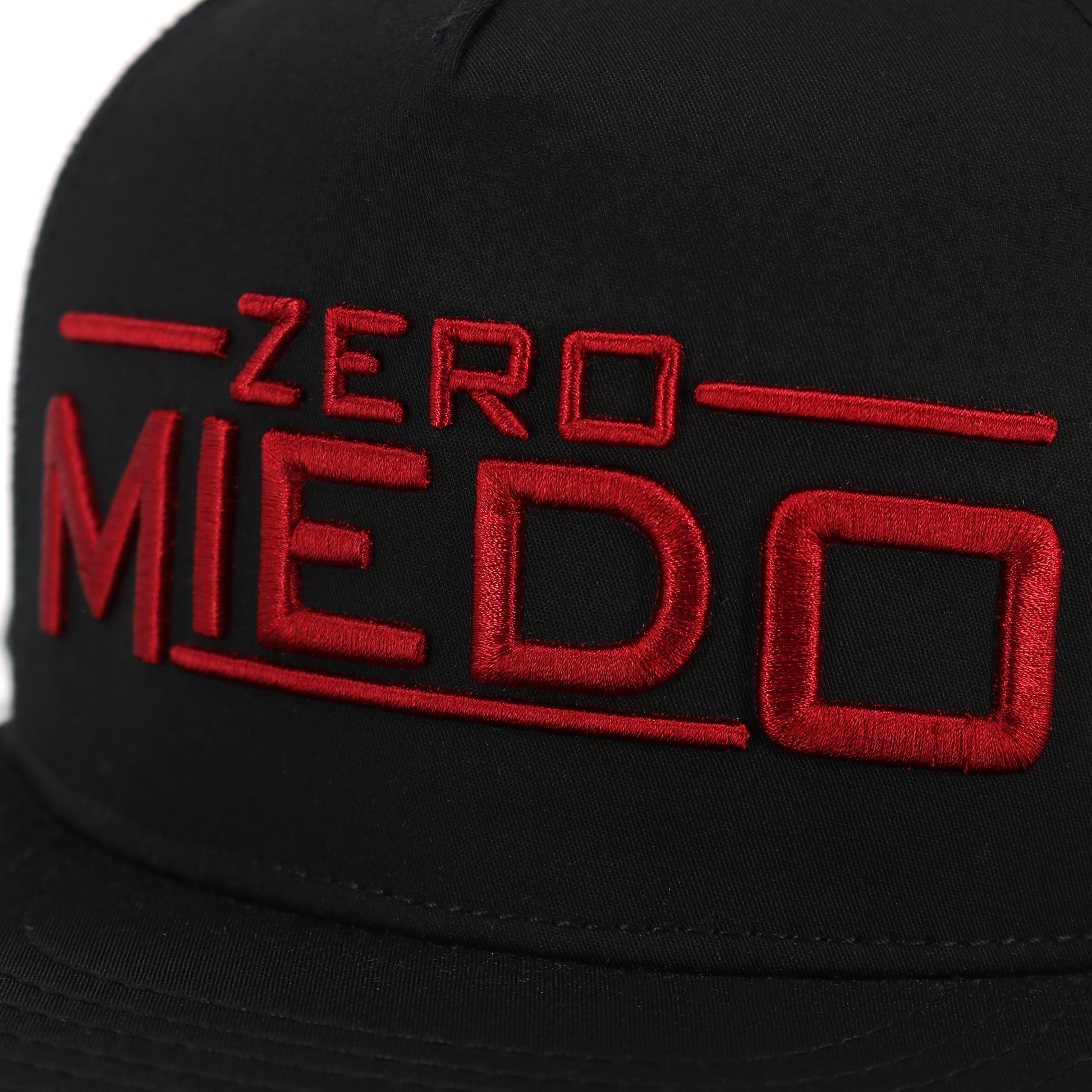 Zero Miedo black flat visor hat with red embroidered "ZERO MIEDO" text.