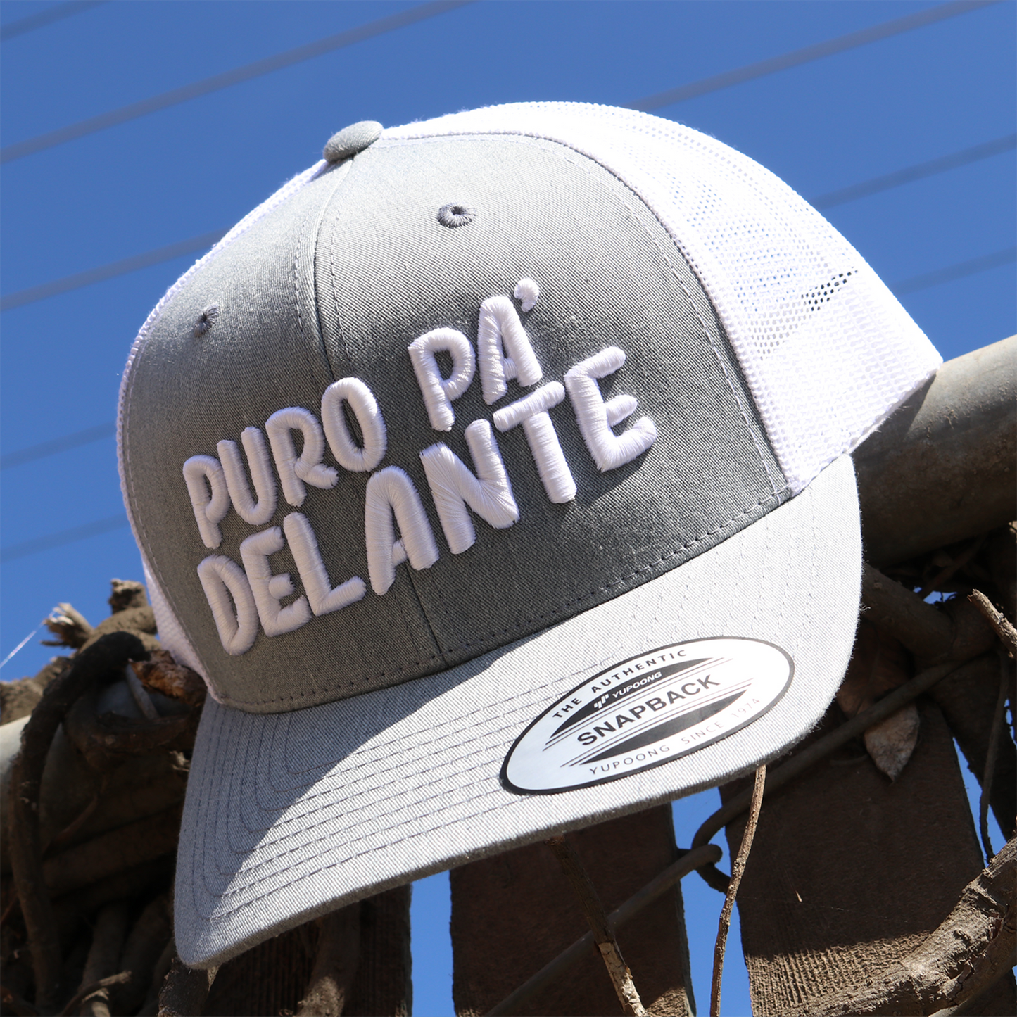 Puro Pa' Delante Light Ash/White classic visor hat / gorra de visera clasica