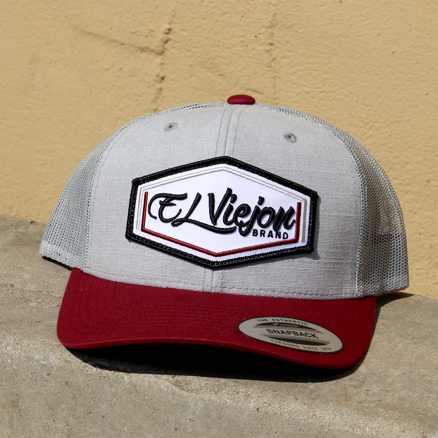 Calibre Maroon/Grey/Grey classic visor hat / gorra de visera clasica