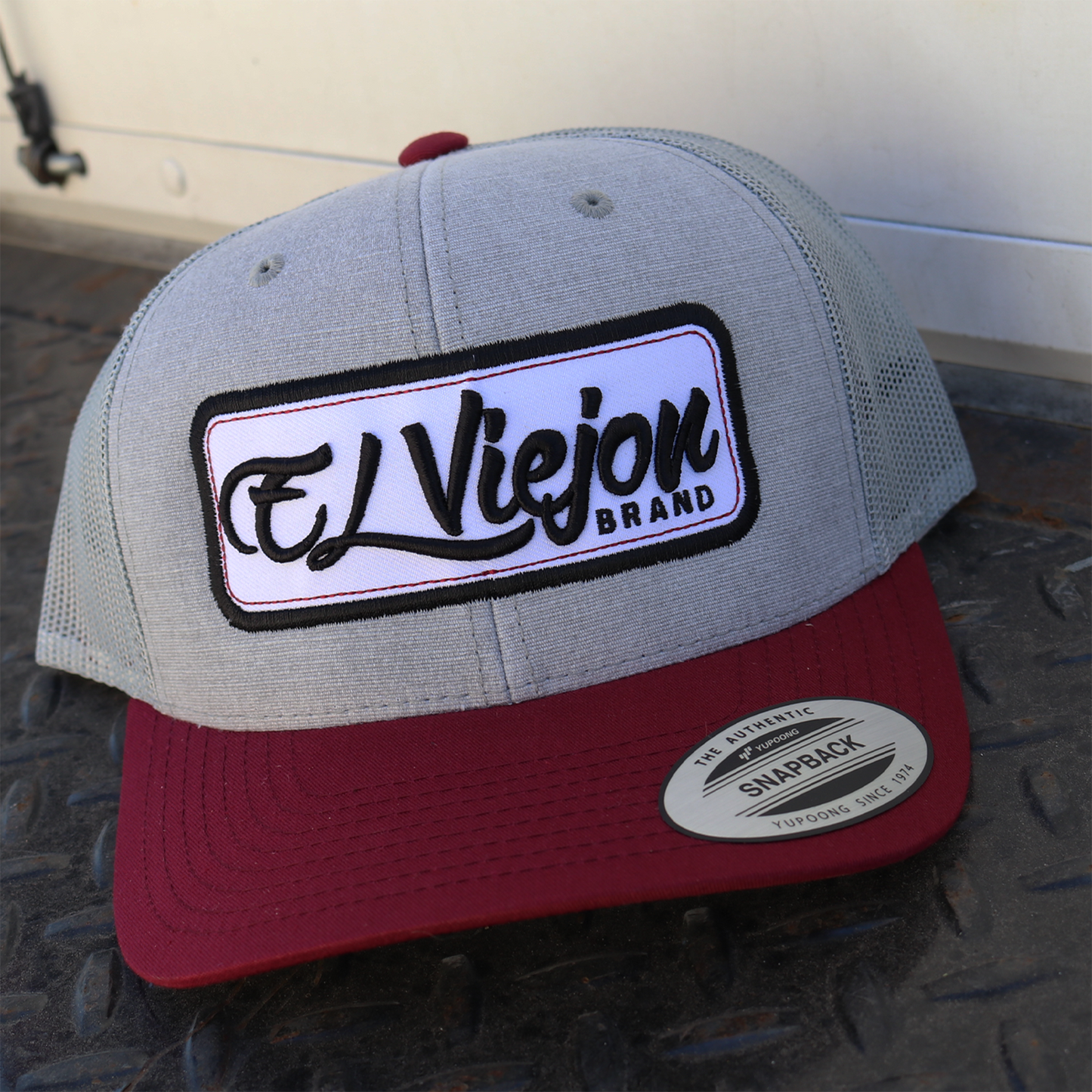 EVPatch Maroon/Grey/Grey classic visor hat / gorra de visera clasica