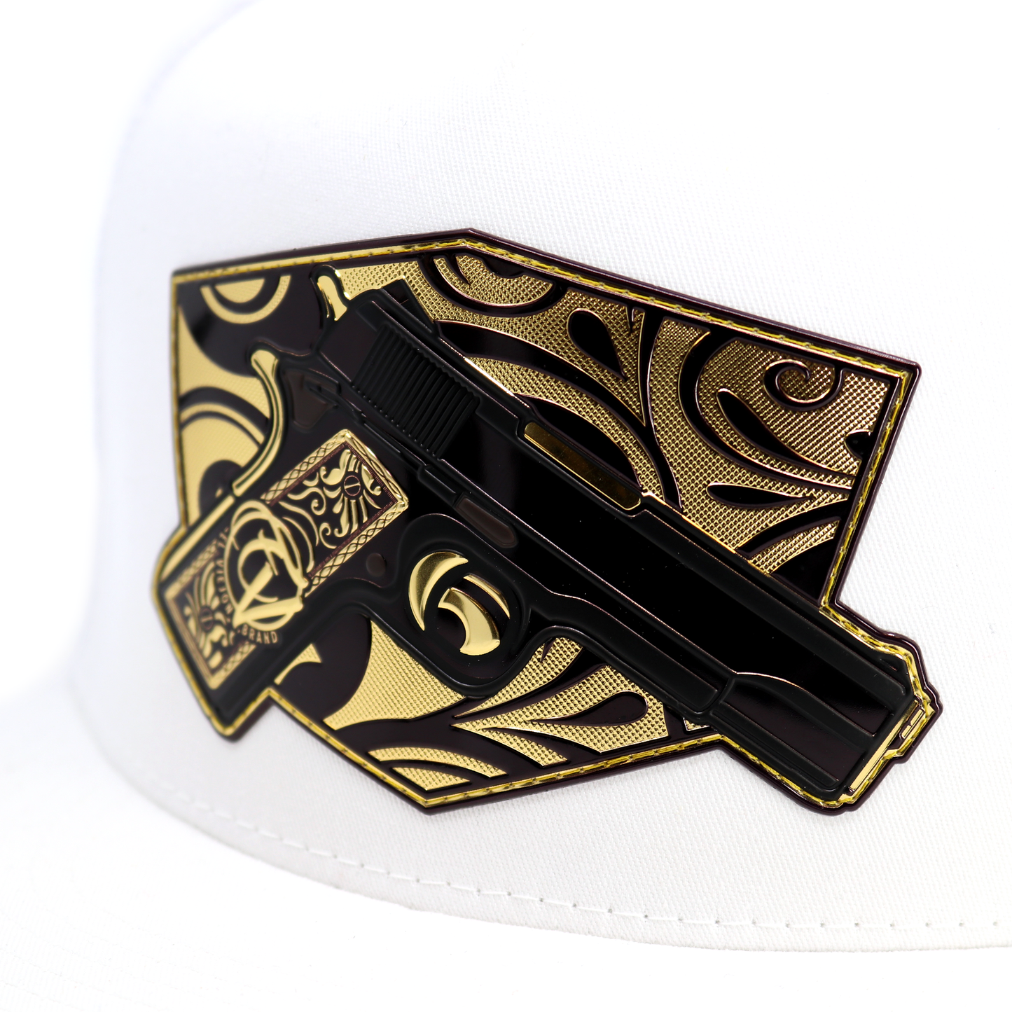 Cachas De Oro White flat visor hat / gorra de visera plana