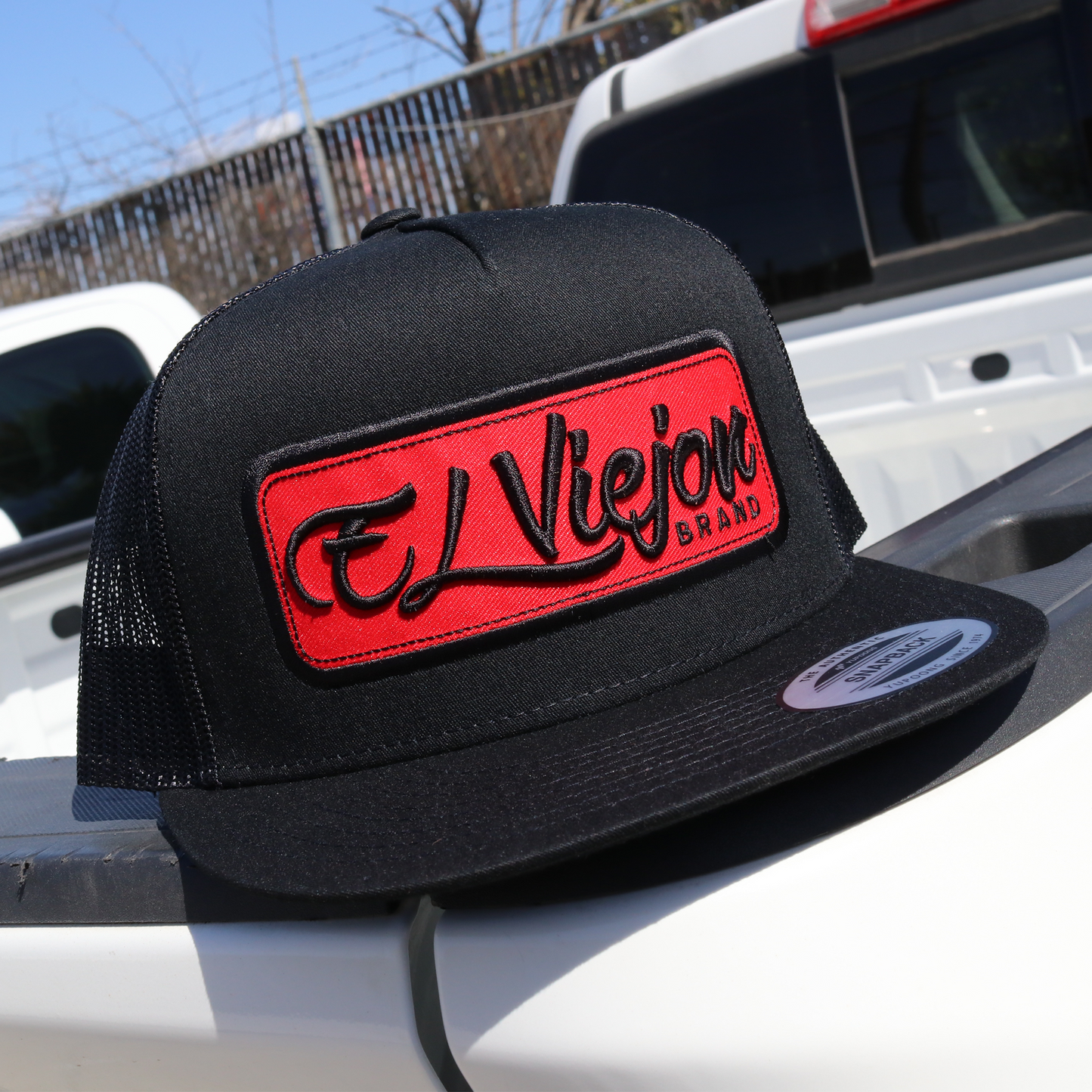 EVPatch Black (Red Patch) flat visor hat / gorra de visera plana