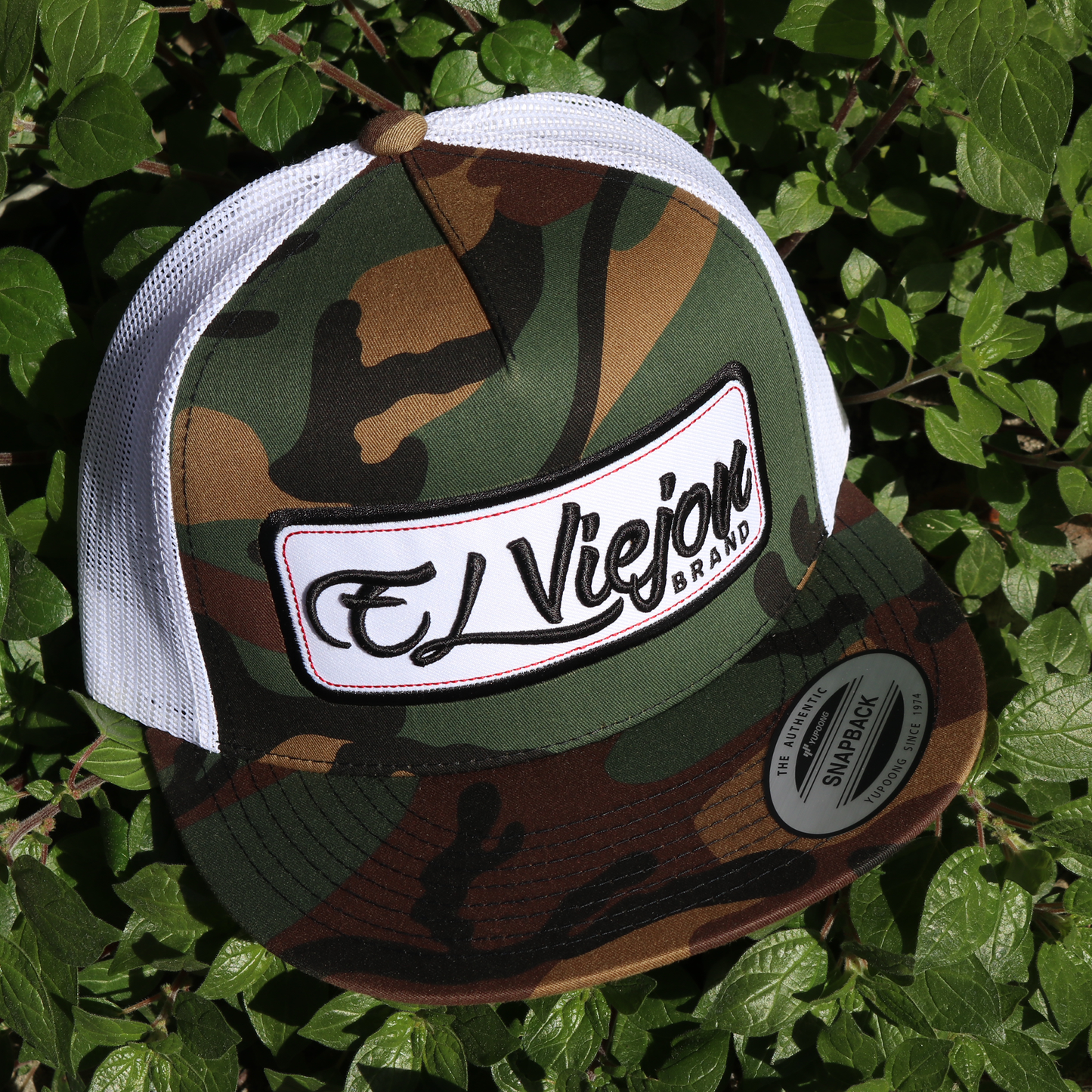 EVPatch Camo/White flat visor hat / gorra de visera plana